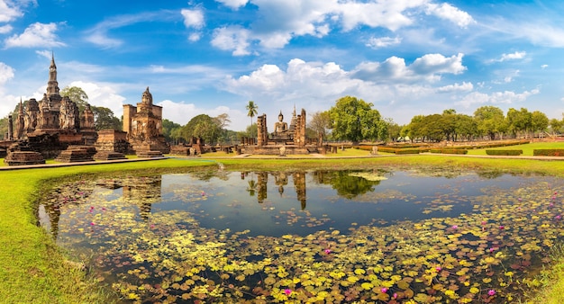 Wat mahathat-tempel in het historische park van sukhothai