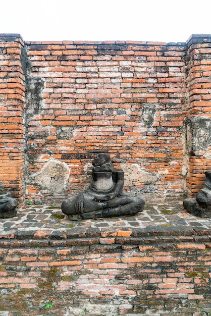 Foto tempio wat mahathat nel distretto del parco storico di sukhothai, un sito patrimonio dell'umanità dell'unesco ad ayutthaya, in thailandia