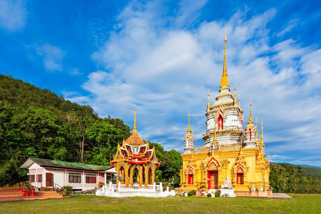 Wat Namtok Mae Klang is een boeddhistische tempel in de provincie Chiang Mai, Thailand