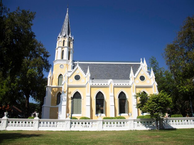 Wat niwet thammaprawat ratchaworawihan is thai buddhist temples
in that its architecture mimics that of a european church being
built in the gothic revival style in phra nakhon si ayutthaya
thailand