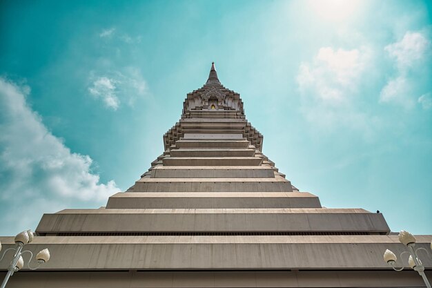 Photo wat paknam bhasicharoen stupa is a royal temple located in phasi charoen district in bangkok