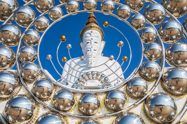 Wat pha-Son-Kaew, Beautyful-boeddhismetempel in Phetchaboon-provincie, Thailand.