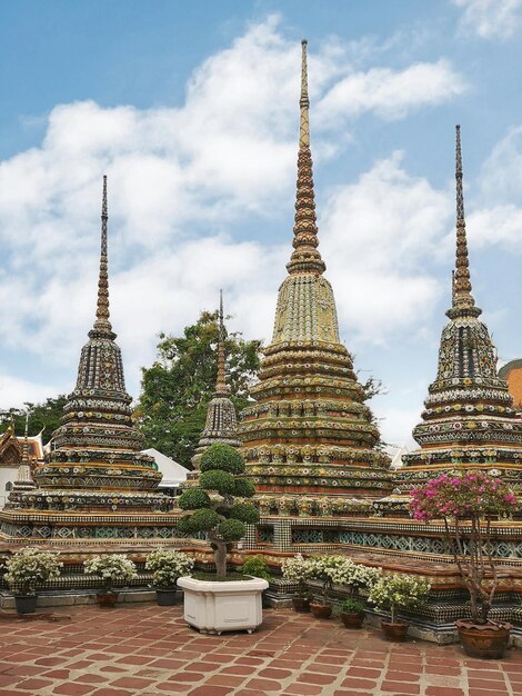 Foto tempio buddista di wat pho a bangkok