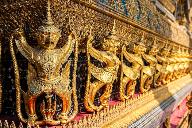 Wat Phra Kaeo, Tempel van de Smaragdgroene Boeddha en het huis van de Thaise koning. Wat Phra Kaeo is een van de beroemdste toeristische trekpleisters van Bangkok en werd gebouwd in 1782 in Bangkok, Thailand