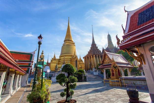 タイのバンコクのワット・プラケオ古代寺院