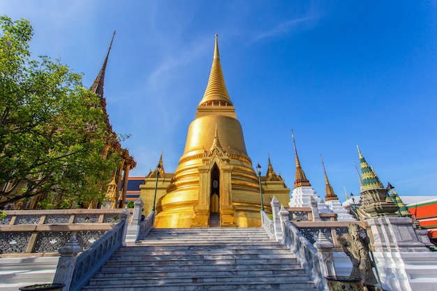 タイのバンコクのワット・プラケオ古代寺院