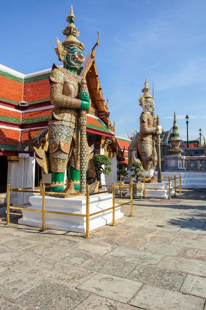 タイのバンコクのワット・プラケオ古代寺院