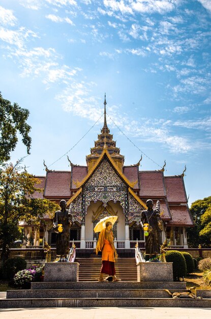 Foto wat phra phutthabat tak pha tempio in cima alla montagna a lamphun thailandia