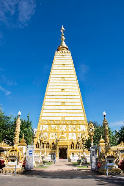 Wat Phra That Nong Bua-tempel voor Thaise mensen en buitenlandse reizigers reizen bezoek en bidden Boeddhabeeld op 19 september 2017 in Ubon Ratchathani, Thailand