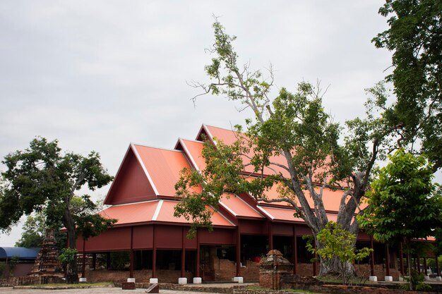 Phra Nakhon Si Ayutthaya Thailand의 왓 푸 카오 통 사원