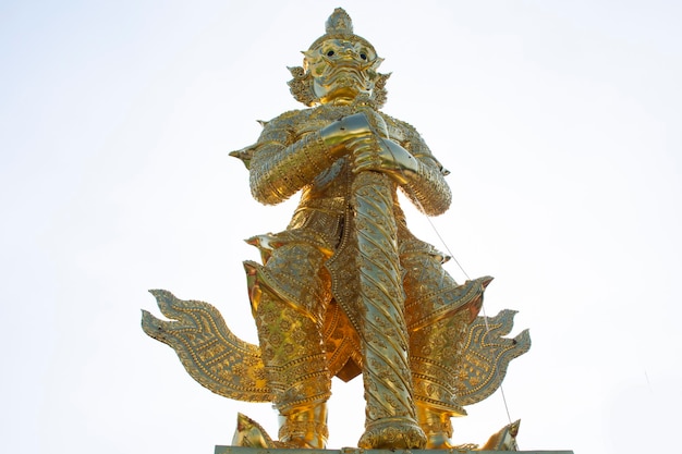 Nakhon Pathom 태국의 Wat Rai King 또는 Raikhing 사원