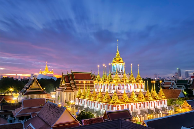 Wat ratchanadda het is een plaats die belangrijk is voor het boeddhisme in thailand populaire toeristische attractie van buitenlanders als je naar bangkok reist