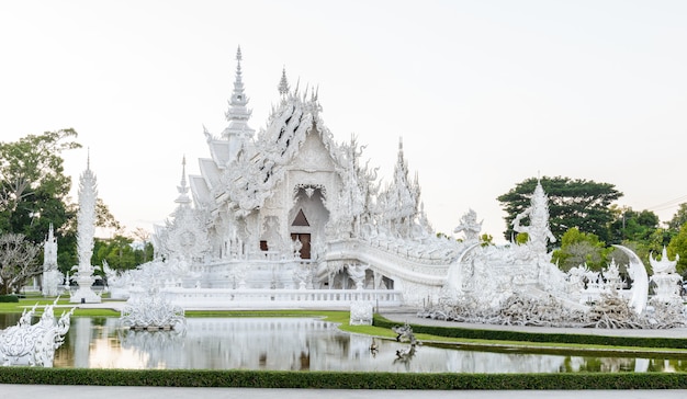 Foto wat rong khun, chiangrai, tailandia