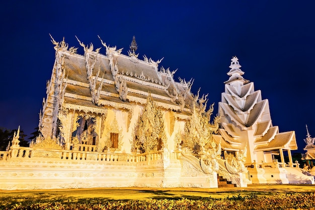 Wat Rong Khun (Witte Tempel) bij de nacht, Chiang Rai, Thailand