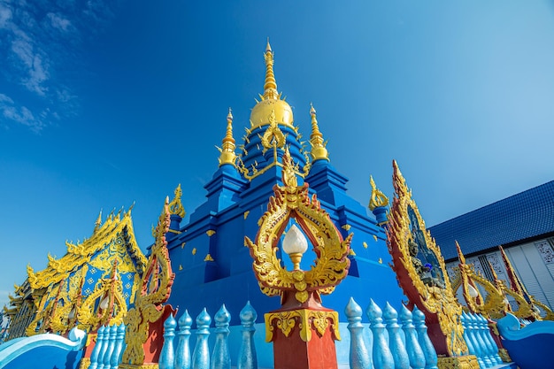 Wat Rong seua tien of Chiang rai Blue tempel De beroemde toeristentempel in Chiang rai Thailand