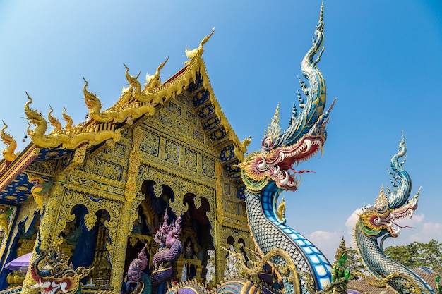 Wat rong sua ten blauwe tempel in chiang rai, thailand