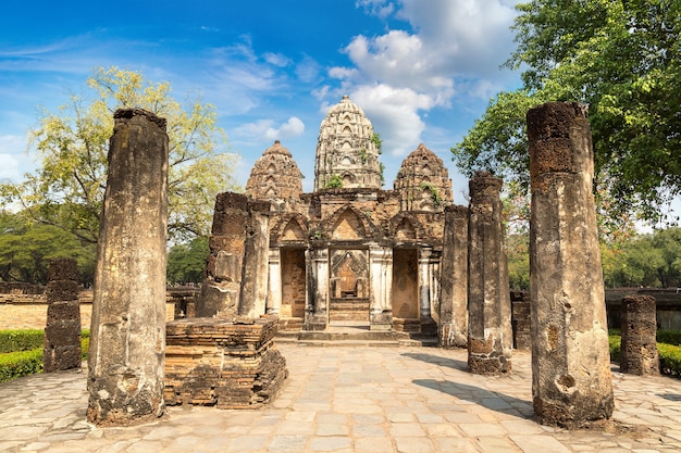 Wat Si Sawai-tempel in het historische park van Sukhothai, Thailand