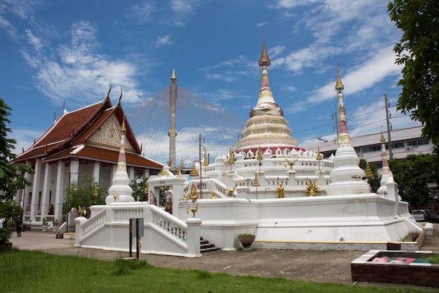 Wat Songtham Worawihan-tempel voor mensen bezoeken en bidden in Amphoe Phra Pradaeng in Samut Prakan Thailand