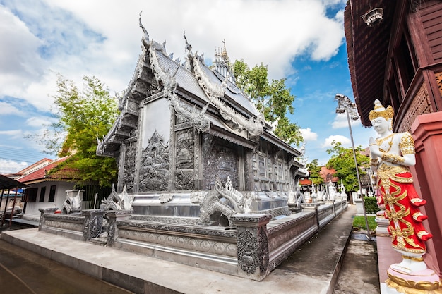 Wat Sri Suphan is een boeddhistische tempel in Chiang Mai, Thailand