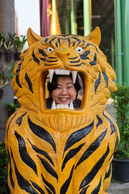 Photo wat takien floating market in nonthaburi thailand