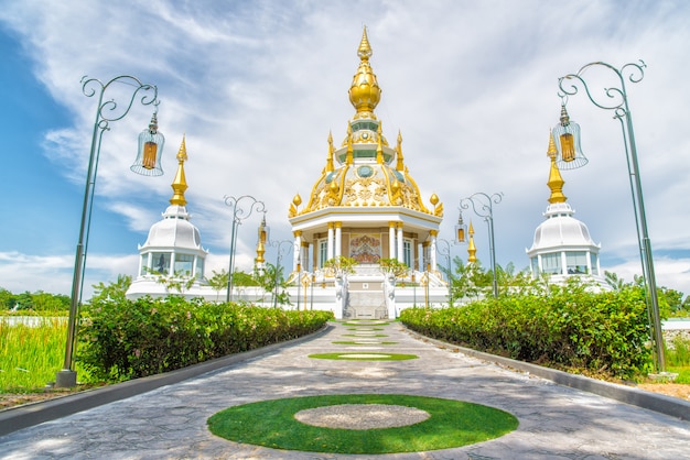 Храм ват тхунг сетхи (wat thung mueang) в кхонкэне является туристической достопримечательностью, таиланд.