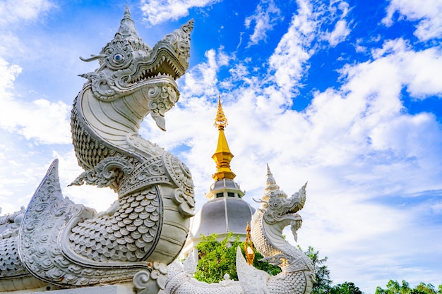 Фото Висок wat thung setthi в провинции khonkaen таиланде.