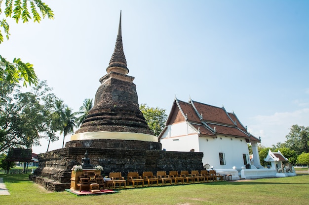 Wat tra phang leren riem tempel in het historische park van Sukhothai. Sukhothai, Thailand. Dit is door UNESCO uitgeroepen tot werelderfgoed