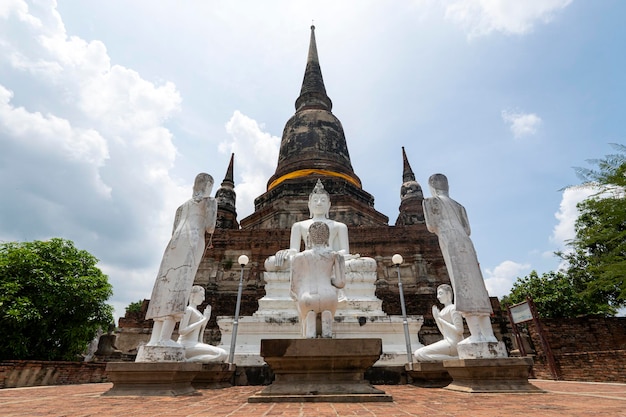 Photo wat yai chai mongkol in ayudhaya thailand the main stupa or chedi at a national historic place