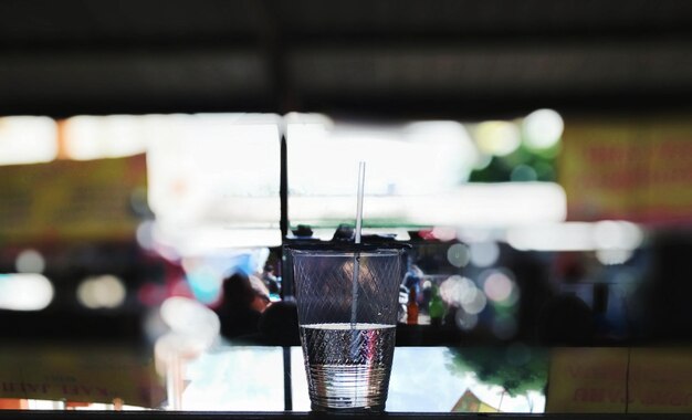 Photo water in drinking glass on table