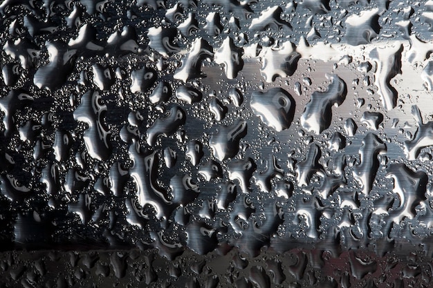 Foto gocce d'acqua su metallo una bella trama insolita