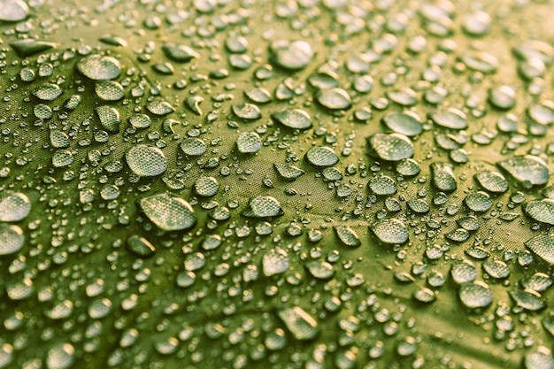 Gocce d'acqua sul tessuto.