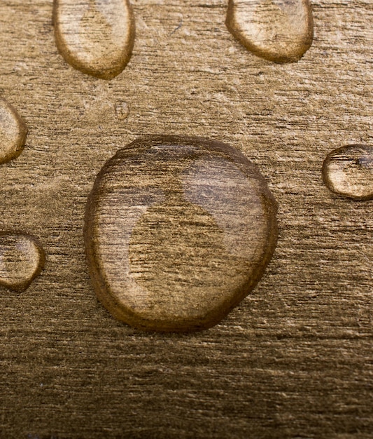 Foto gocce d'acqua su una superficie solida