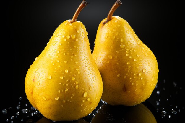 Photo water drops visible on pear on black background