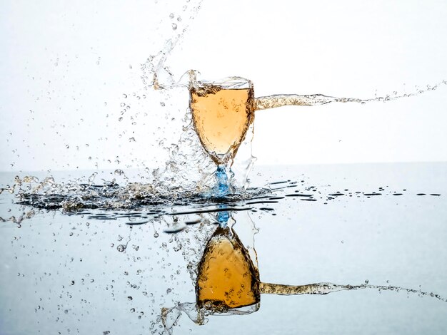 Water druppel tegen de lucht