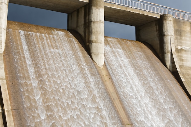 Водопад гидроэлектростанции
