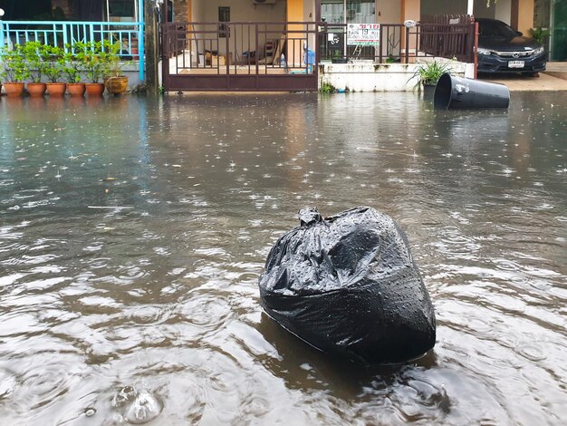 Photo water flood in city problem with drainage system