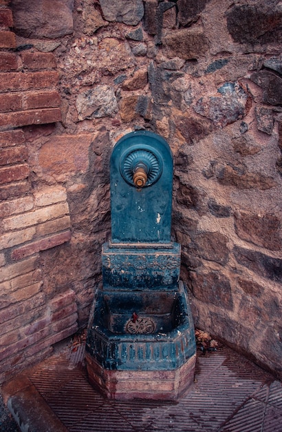 写真 農地の庭の噴水 写真 水を注ぐ源