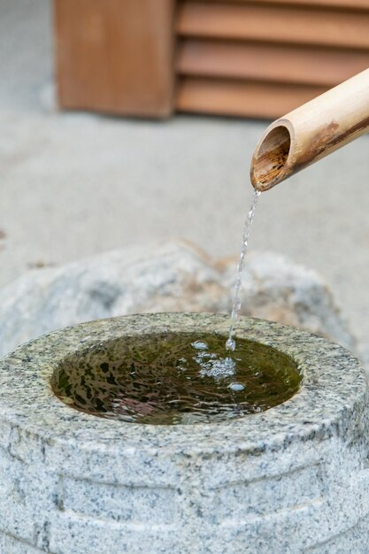 Photo water ladle and basin for cleansing at shrine in kyoto japan