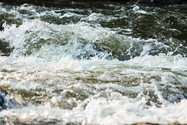 Фото Водные пороги на реке