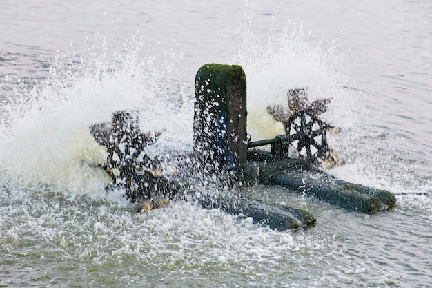 Foto water spetterend in de zee