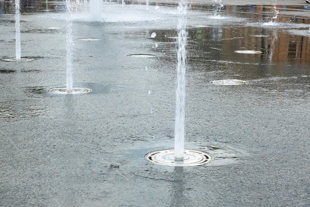 噴水から水しぶき 噴水の水だけの自然な風合い