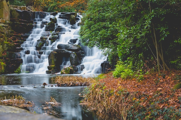 Foto acqua che spruzza nella fontana