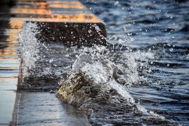 Foto spruzzi d'acqua in mare