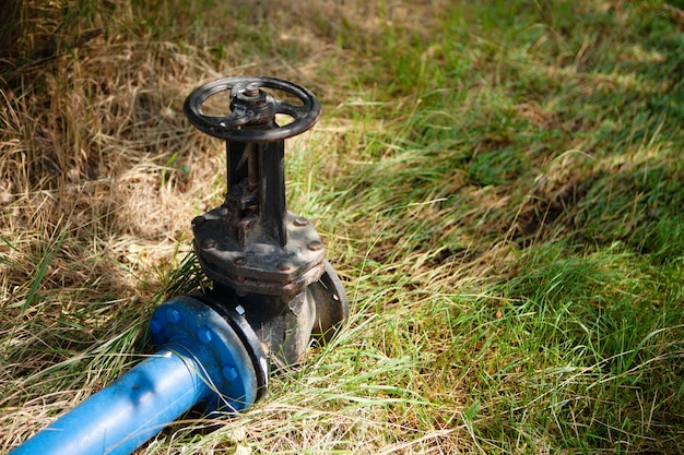 灌漑用給水管とネジ