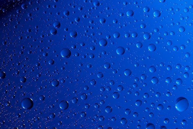 waterdrop op blauw