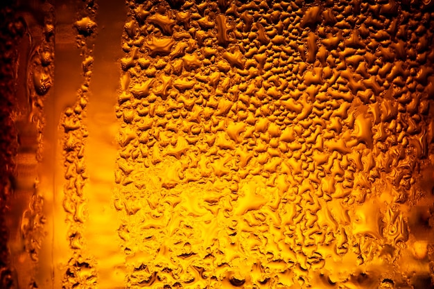 Waterdruppels op glas bier Close-up bier achtergrond