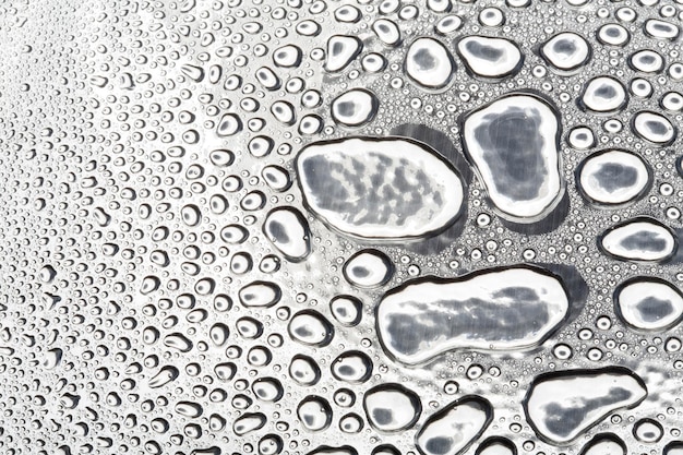 Waterdruppels op metaal een prachtige ongebruikelijke textuur