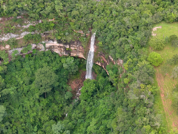 사진 cachoeira do socorro 폭포는 카실란디아의 자연 관광지입니다.