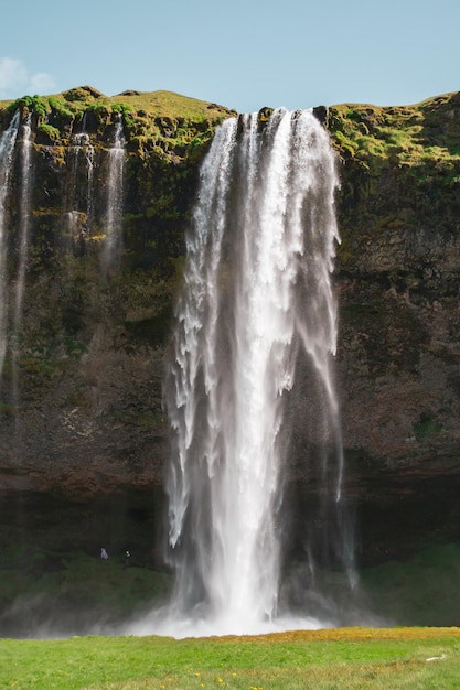 Foto una cascata nella gola del fiume columbia