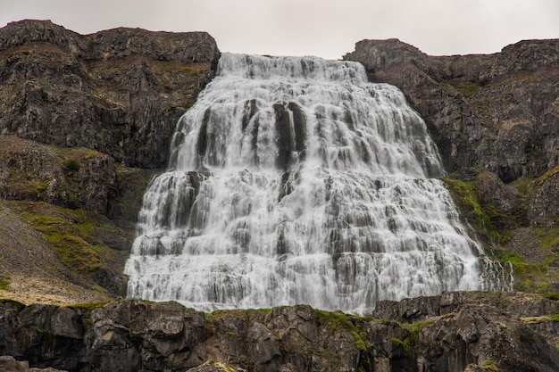 アイスランドの westfjords の Arnarfjordur の滝 Dynjandi